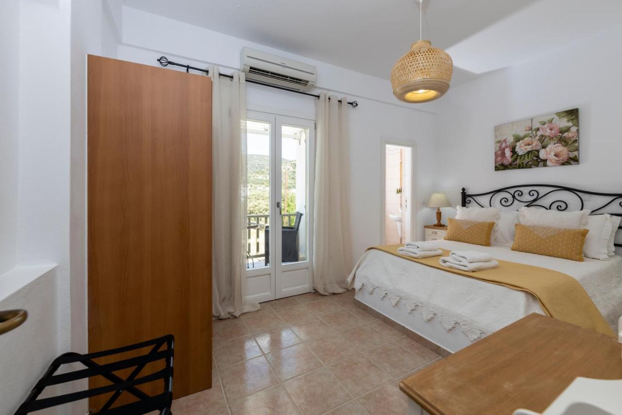 Pension Moschoula Platis Gialos  Екстериор снимка
